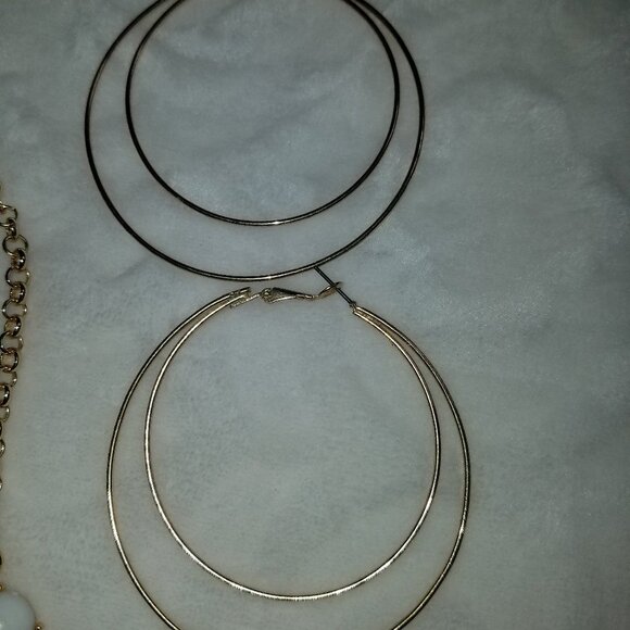 Free with $20 purchase 17.5" white gold rhinestone necklace w hoop ear - Picture 7 of 7